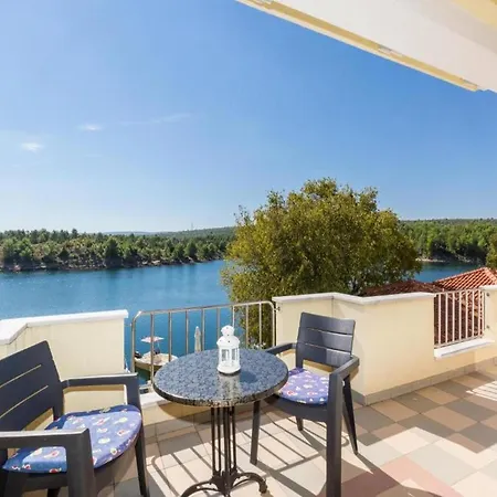 Pool View With Balcony In Appartement Obrovac