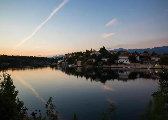 Apartment Pool View With Balcony In Obrovac Obrovac