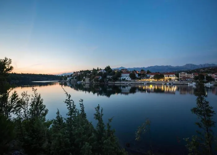 Apartment Pool View With Balcony In Obrovac Obrovac