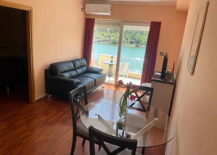 Pool View With Balcony In Obrovac *