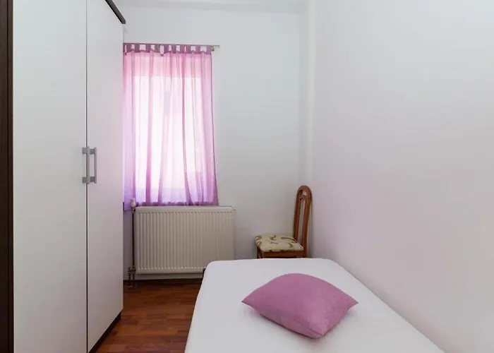 Pool View With Balcony In Obrovac *