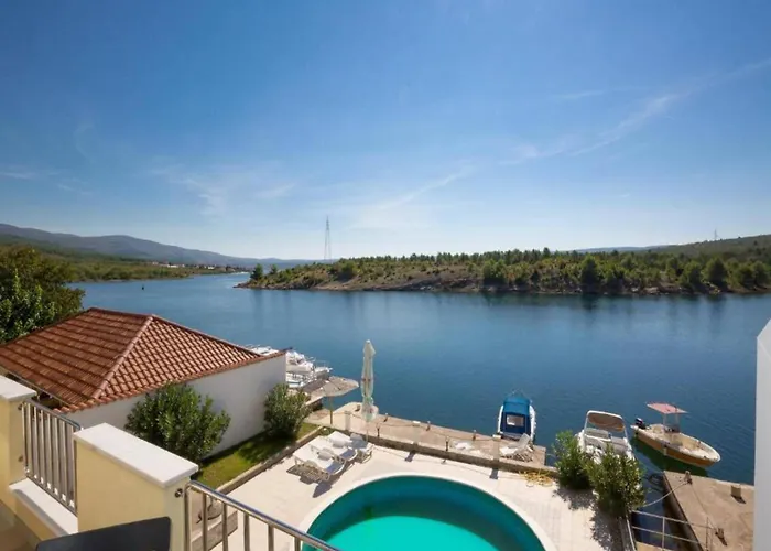 Pool View With Balcony In Obrovac *